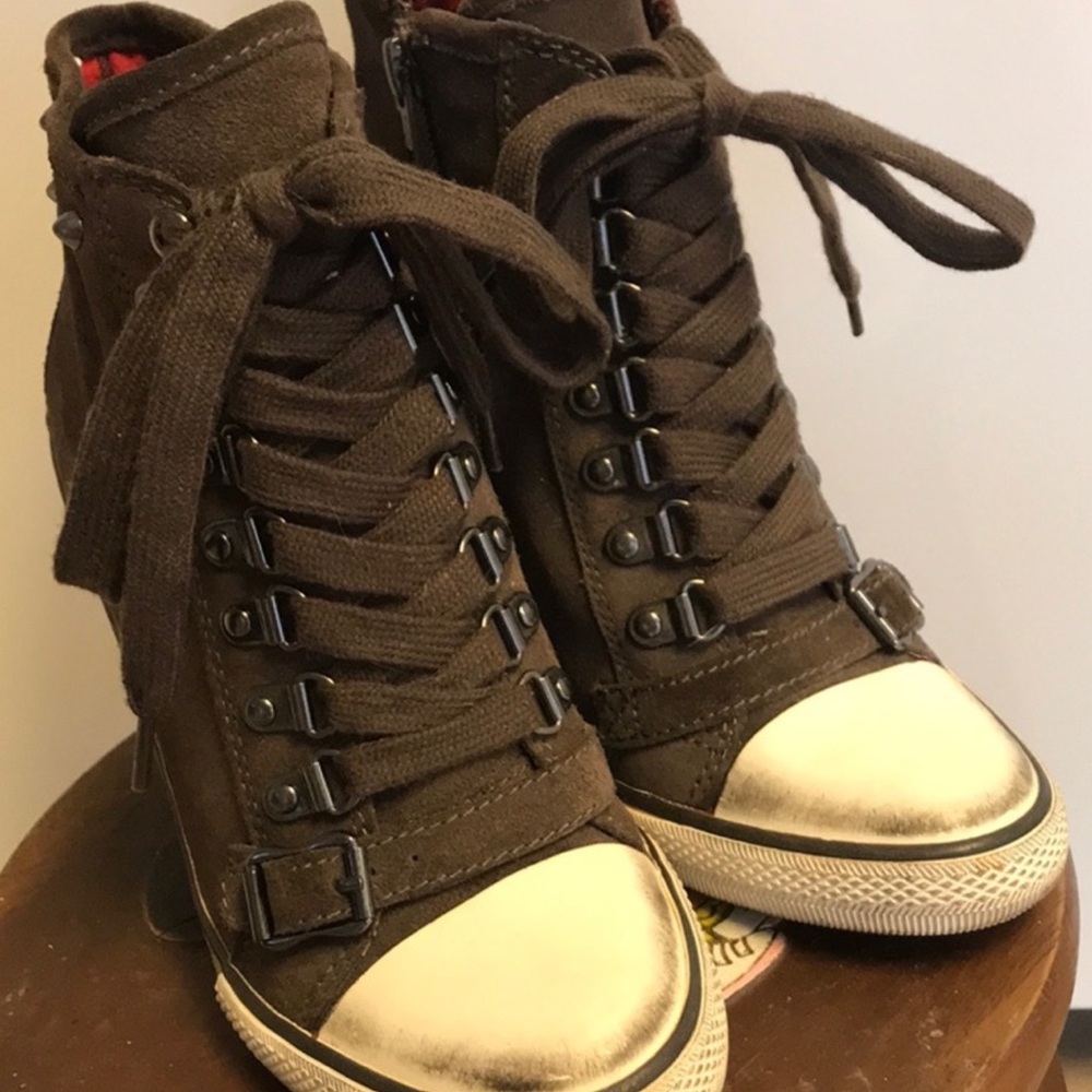 High-Top Brown Sneakers with Silver Accents